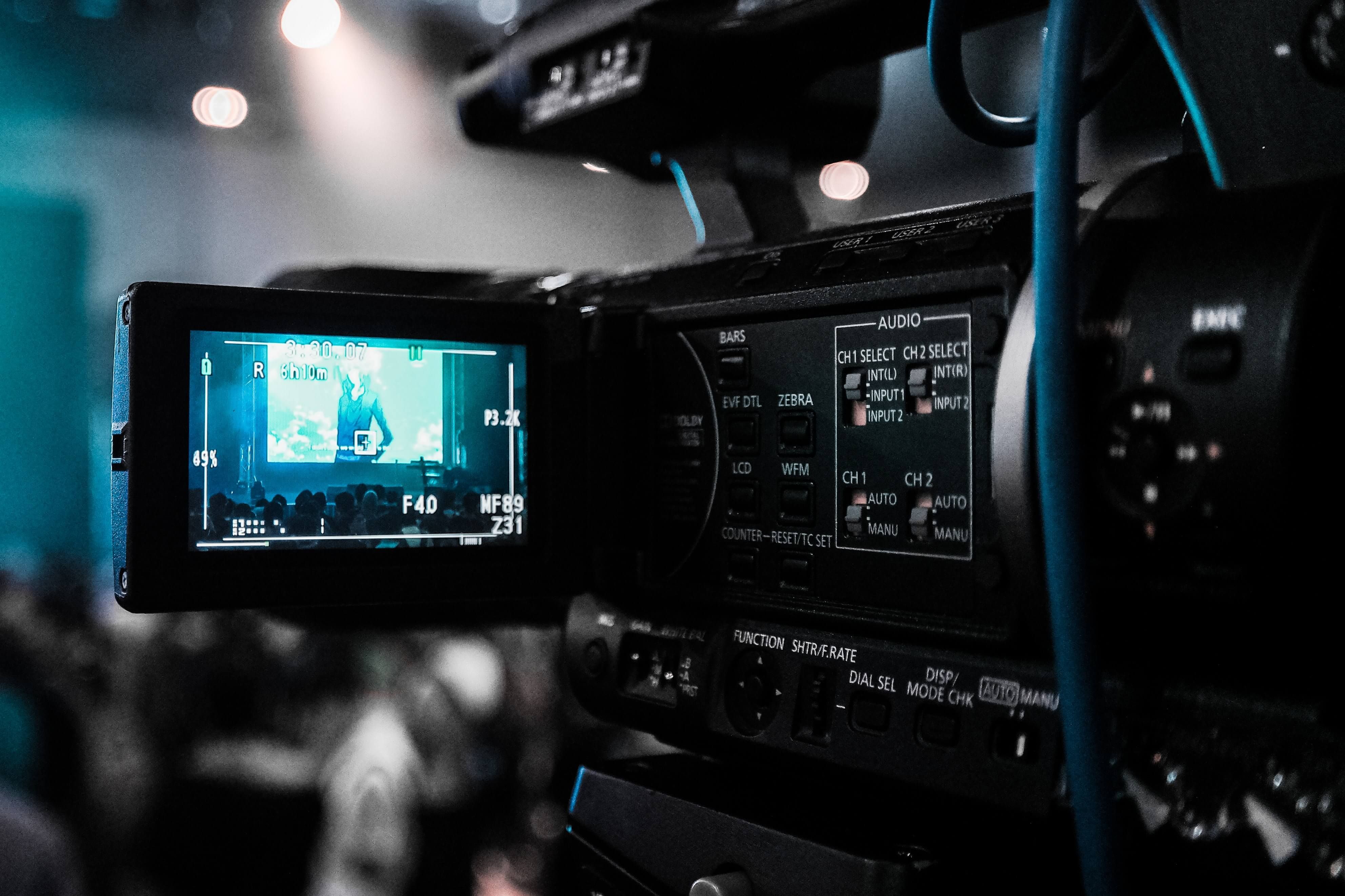 plataforma-ovp-emitir-grabar-video-directo-bajo-demanda-eventos-conferencias-convenciones-ruedas-prensa-formaciones-reuniones